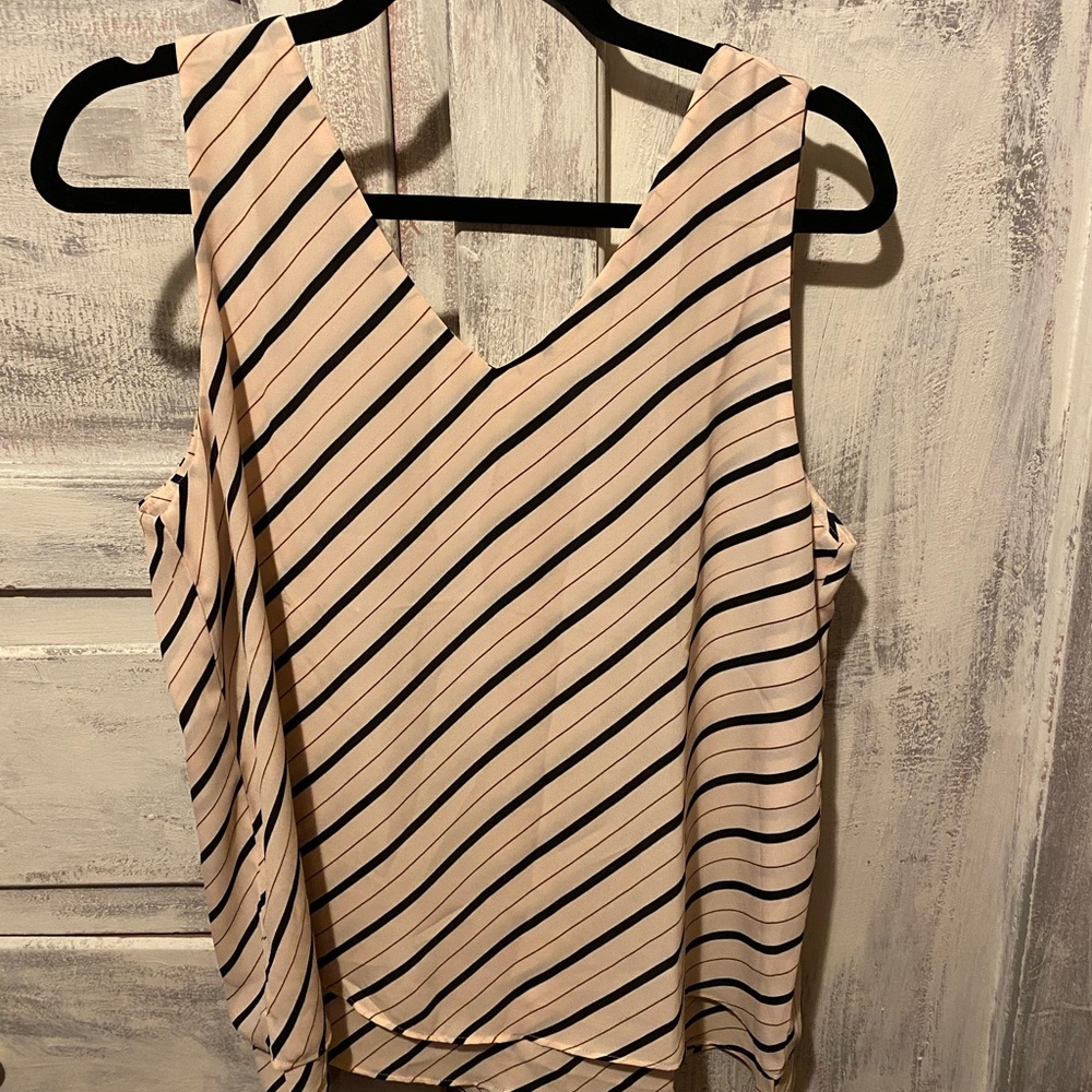 Ann taylor v neck sleeveless shell NWT